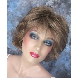 LEXY | Short Wig Golden Brown Light Blonde Choppy Layers Flipped Ends 