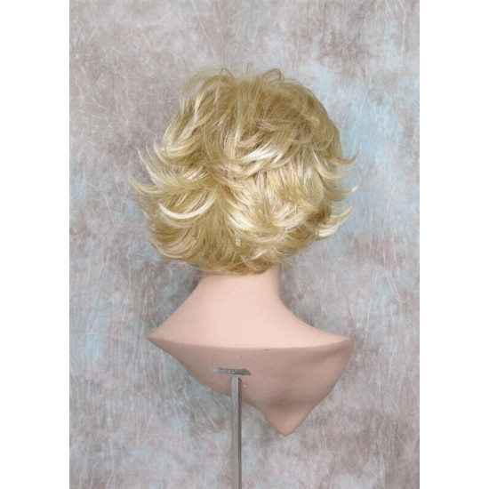 LEXY | Short Wig Golden Blonde Mix Choppy Layers Flipped Ends 