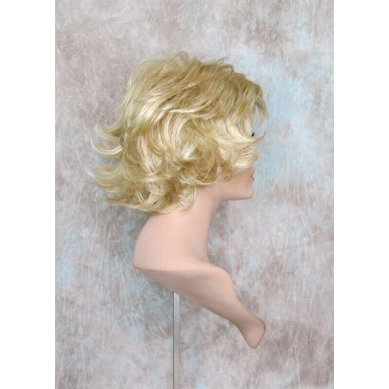 LEXY | Short Wig Golden Blonde Mix Choppy Layers Flipped Ends 