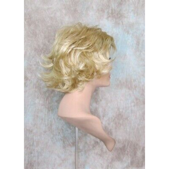 LEXY | Short Wig Golden Blonde Mix Choppy Layers Flipped Ends 
