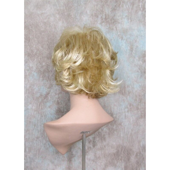 LEXY | Short Wig Golden Blonde Mix Choppy Layers Flipped Ends 