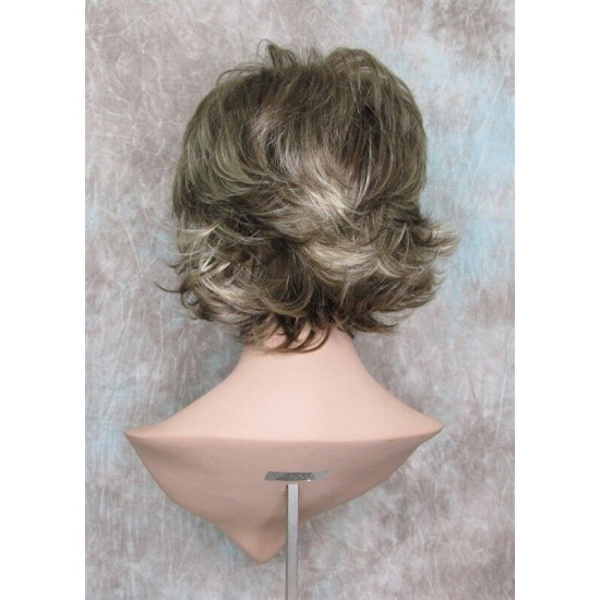 LEXY | Short Wig Ash Blonde Mix Choppy Layers Flipped Ends 