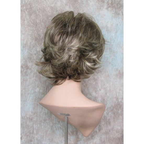 LEXY | Short Wig Ash Blonde Mix Choppy Layers Flipped Ends 