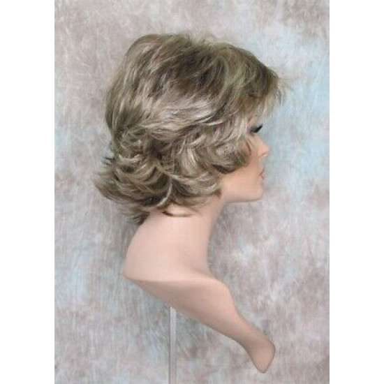 LEXY | Short Wig Ash Blonde Mix Choppy Layers Flipped Ends 